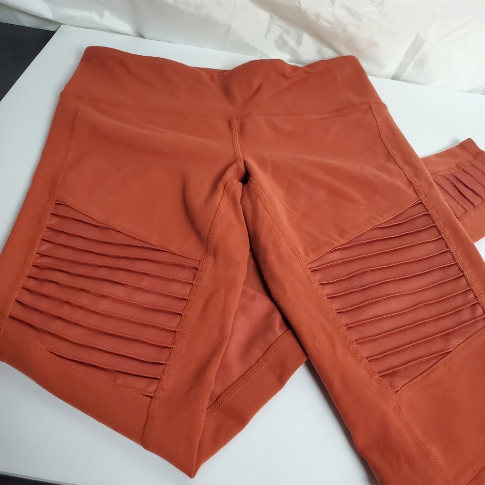 🌸SOLD🌸ALO Yoga Moto Small Legging Burnt Orange